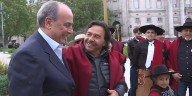 Gustavo Sáenz reclamó por la reactivación de la obra pública en Plaza de Mayo y Guillermo Francos se acercó a saludarlo