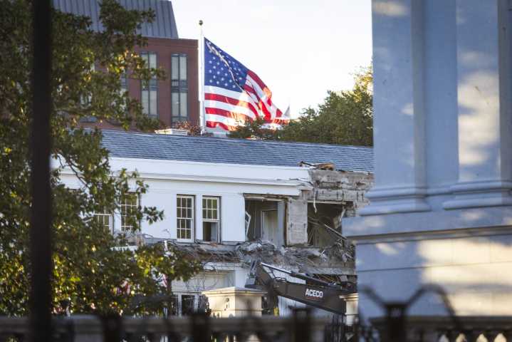 Demuelen parte de la Casa Blanca construir el salón de baile de Trump