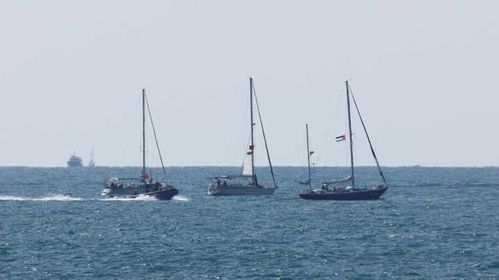 Albares confirma que este domingo regresarán a España 21 de los 49 tripulantes de la flotilla detenidos en Israel