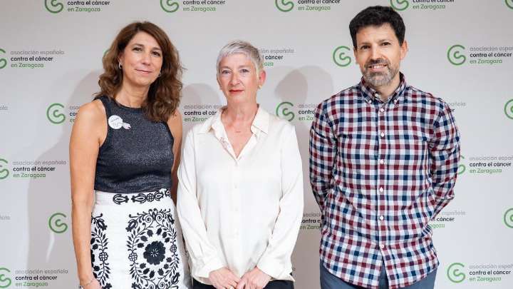 La unión de familiares y pacientes de cáncer de mama: "A lo largo del proceso hay muchas pérdidas y la respuesta emocional es muy intensa"