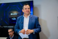 Marco Bonilla reafirma su compromiso con la libertad de prensa durante inauguración de Grupo Fórmula Chihuahua