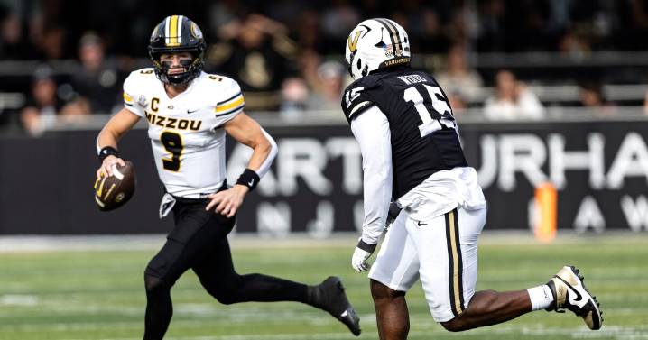 Missouri QB Beau Pribula carted off field with left ankle injury against No. 10 Vanderbilt