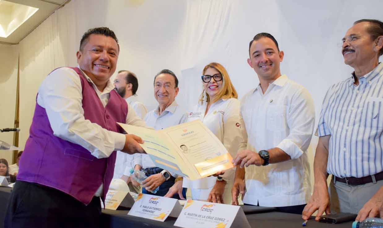 Gobierno de BJ reconoce esfuerzo de trabajadores en la entrega de certificados de competencia laboral y máster sindical