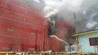 Se incendia fábrica de salas y colchones en Ecatepec