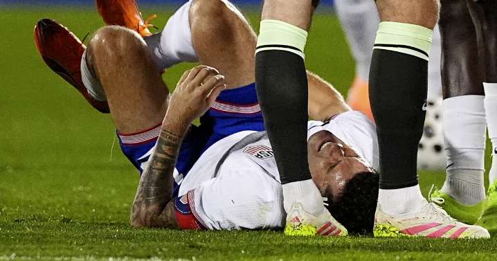 Wright scores twice as US rallies to beat Australia 2-1 in friendly as Pulisic leaves with injury