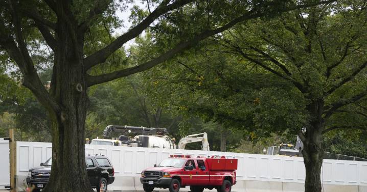 The White House starts demolishing part of the East Wing to build Trump's ballroom