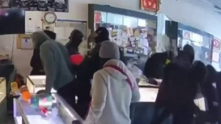 Más arrestos en caso de robo a joyería Kim Hung en San José