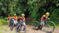 Las integrantes del Reto Pelayo Vida salvan una etapa de grandes lluvias y rampas al estilo L'Angliru