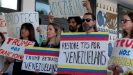 EE. UU. deja sin protección migratoria a más de 300.000 venezolanos: la Corte Suprema avala medida de la era Trump