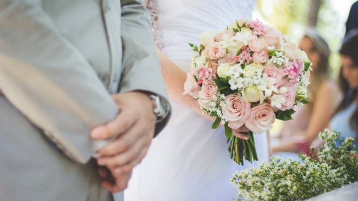 Las redes enfurecen: una novia pide a su hermana que no aparezca en las fotos de boda para mantener la “estética”
