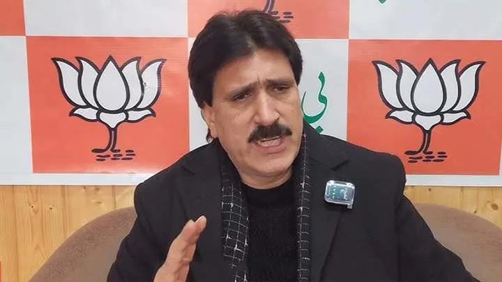 Thakur accuses Cong of using govt vehicles to promote Rahul Gandhi