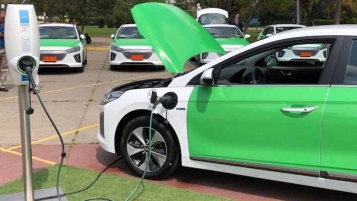 Lanzaron una convocatoria para importar 50.000 autos eléctricos e híbridos sin aranceles durante 2026