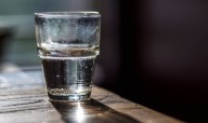 Nueva ley obligará a restaurantes y supermercados a brindar un litro de agua gratis a los clientes
