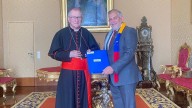Entregan carta con solicitud de apoyo papal para la paz en Venezuela