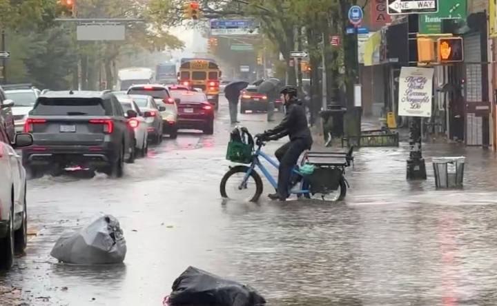 Identifican a mexicano entre los 2 muertos por inundaciones durante lluvias torrenciales en Nueva York
