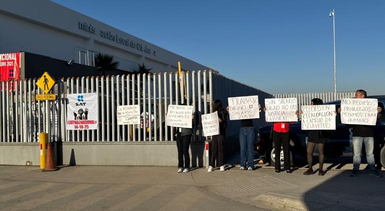 Segundo día de paro en el SAT de Juárez; bloquearon entrada