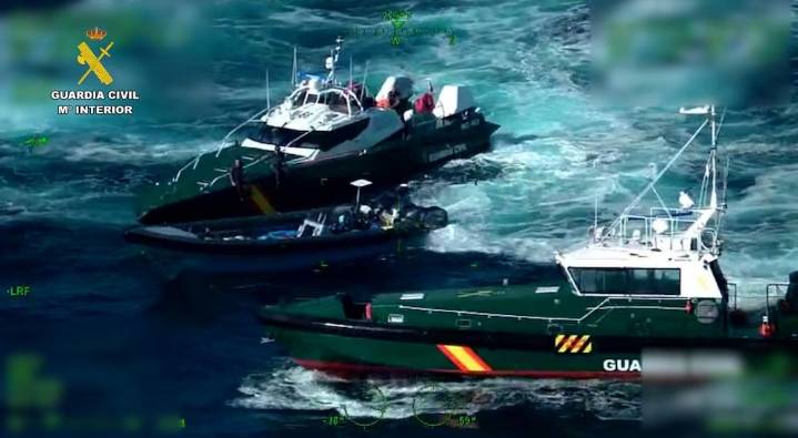 La Guardia Civil incauta 1,7 toneladas de hachís tras una persecución a toda velocidad en alta mar