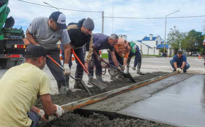 Avanza el pavimento en Ibañez Frocham