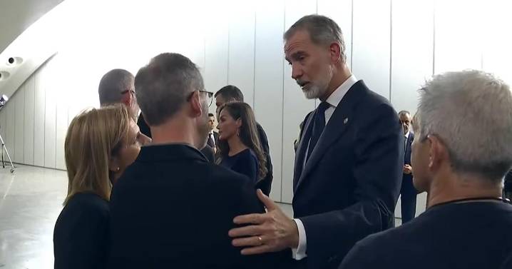 Así ha sido el saludo de los Reyes a las víctimas de la dana