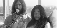 “Cartero, entrega especial, un mensaje para usted”: cuando John Lennon y Yoko Ono fueron detenidos por tenencia de drogas en Londres