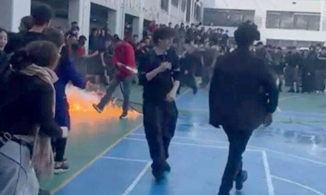 Violento ataque con bomba  molotov en Instituto Nacional