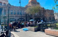 Mujer pierde la vida en pleno Centro Histórico de Saltillo; se dirigía a consulta médica