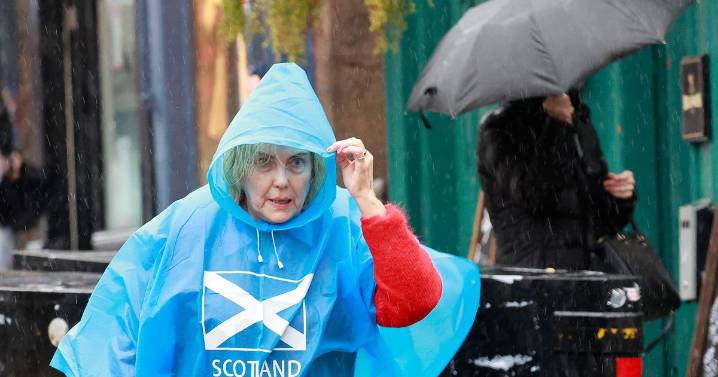 Scottish shoppers deterred by stormy weather
