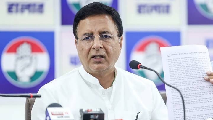 Surjewala Launches Signature Campaign Against Vote Theft In Bengaluru