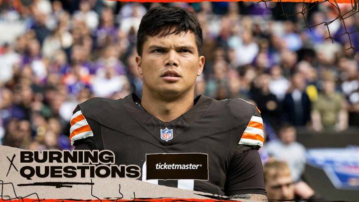 How will Dillon Gabriel handle pressure from the Steelers' defense?