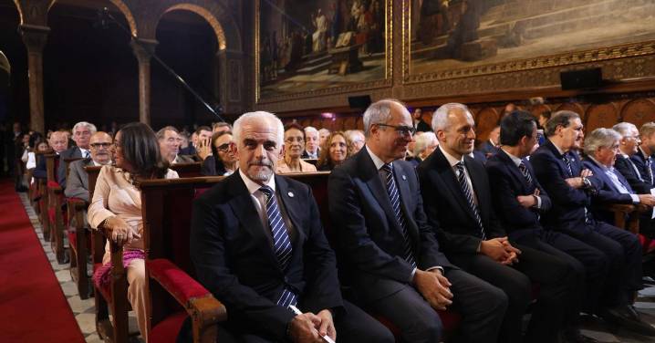 Barcelona es blanquiazul: el Espanyol ilumina la ciudad el día de su cumpleaños