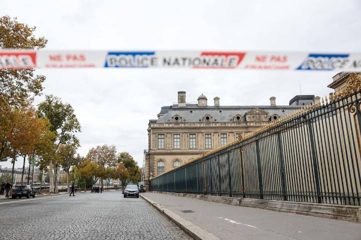 ATENCIÓN | Atraco en el Museo Louvre de París: se llevaron joyas de la corona francesa