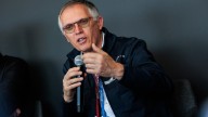 Carlos Tavares reaparece y lanza una dura advertencia para el automóvil europeo que implica a Zaragoza