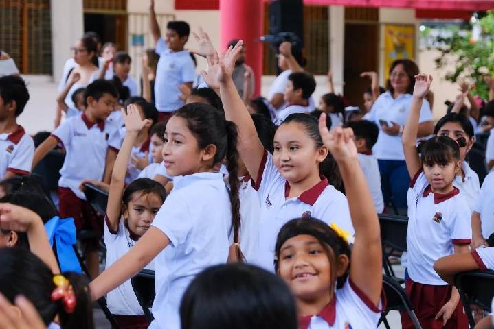 Inaugura Mara Lezama en Playa del Carmen nuevo domo escolar en la Primaria “Artículo Tercero Constitucional”