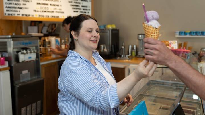 Vermont ice cream shop creates Taylor Swift-inspired flavors – NBC Boston