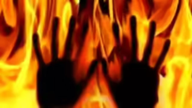 Teen girl set ablaze by friend after quarrel in Thane