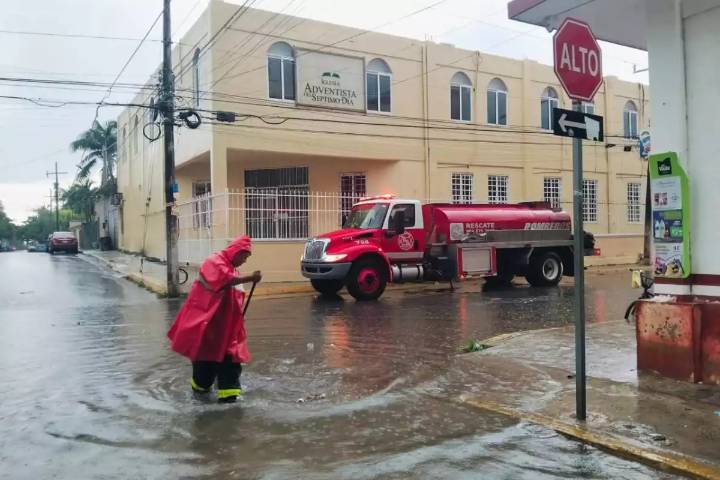 Activan Operativo Tormenta en Playa del Carmen tras lluvias y encharcamientos