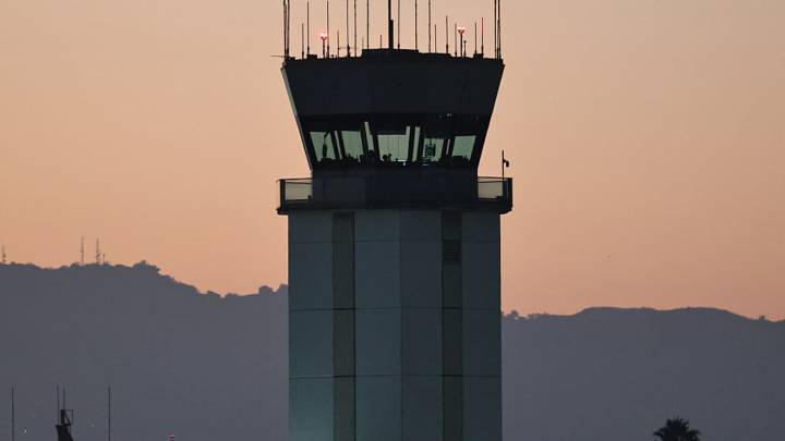 Government shutdown: Airlines tell passengers to prepare for delays