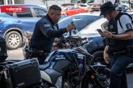 Policía de Tijuana sufre lesión al caer de su motocicleta 