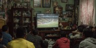 Hay un dilema en la puja por los derechos de transmisión del fútbol colombiano: evalúan continuidad o cambio de modelo