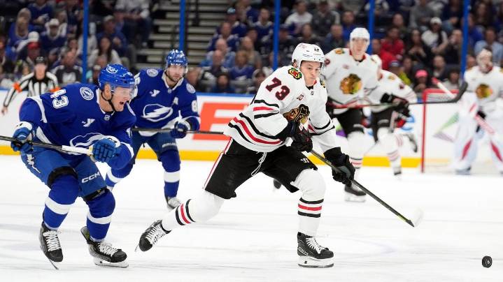 Blackhawks send Lukas Reichel to Canucks for 2027 4th