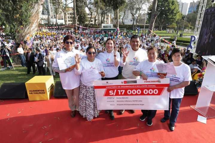 Midis entrega S/17 millones para emprendimientos de mujeres en situación de vulnerabilidad