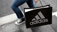 Adidas cae un 10.4 % en bolsa tras comentarios cautelosos sobre las ventas en EEUU