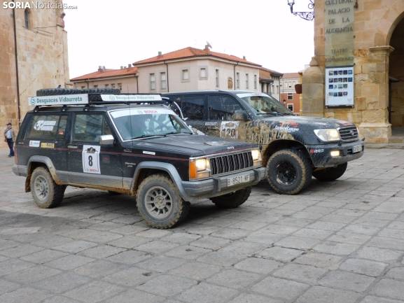 En imágenes: Los coches clásicos más resistentes del país hacen parada en Soria