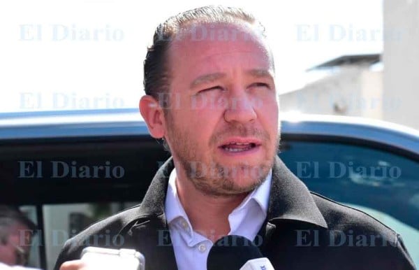 Acude Santiago Taboada al funeral de Don Víctor Cruz