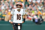 Bengals Coach Announces QB Decision for Sunday Amid Joe Flacco’s Injury The Bengals face uncertainty ahead of Week 9 against the Bears as Joe Flacco’s shoulder injury leaves Cincinnati weighing its qu