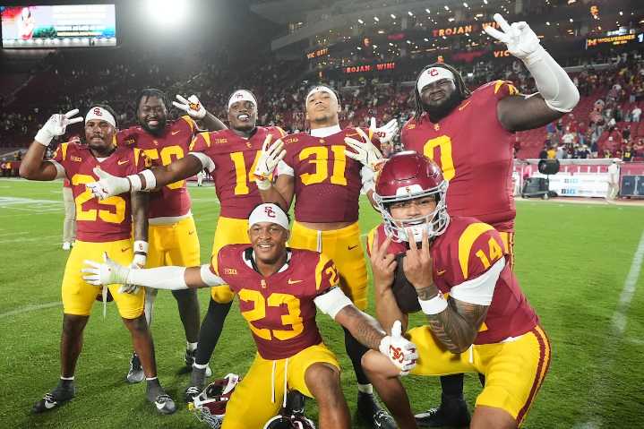USC coach praises crowd for impacting Michigan in dominant win