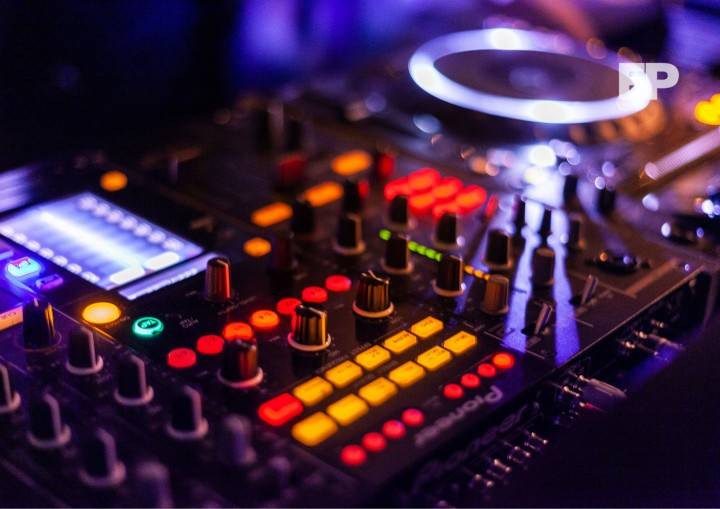 Sernac oficia a productora de Creamfields 2025 tras reclamos por seguridad y sistema “Cashless”