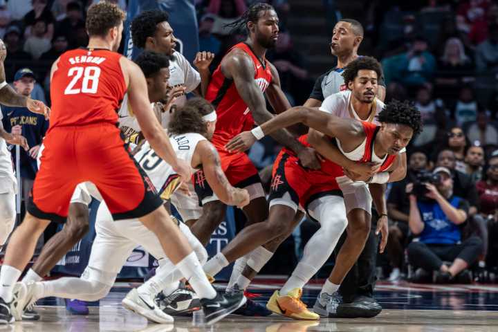 What Happened Between Amen Thompson and Jose Alvarado? Rockets-Pelicans Fight Heats Up Preseason Game