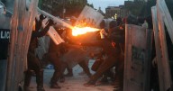 Marcha del 2 de octubre en CDMX deja un detenido, policías heridos y saqueos en el Centro Histórico