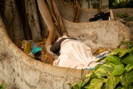 Seis asociaciones de vecinos exigen solución al problema de los sinhogar en Santa Cruz de Tenerife